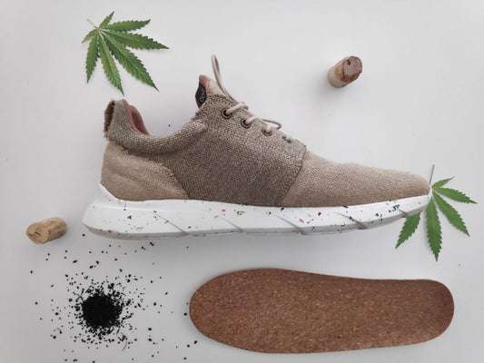 Scarpe in canapa leggere, performanti e idrorepellenti: il crowdfunding è un successo